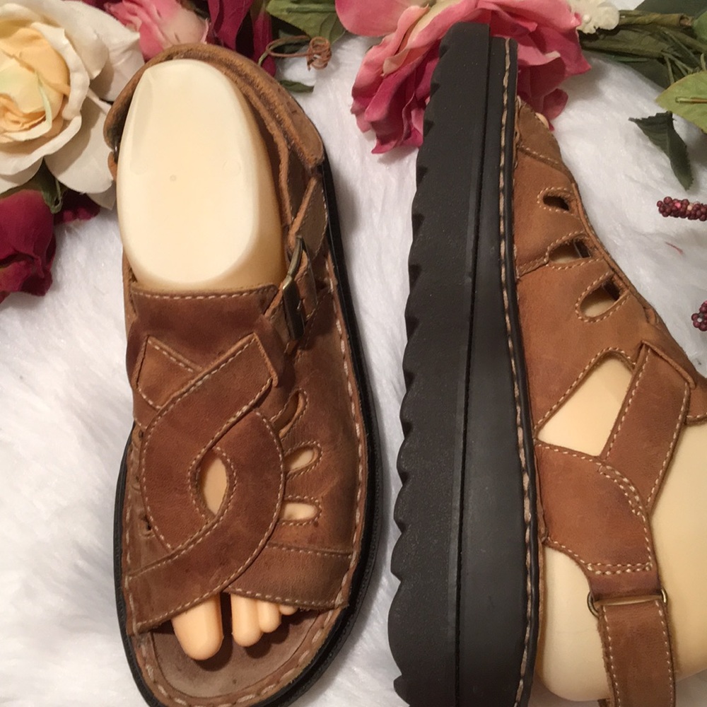 BASS Walking/Hiking Leather Upper Velcro & Buckle